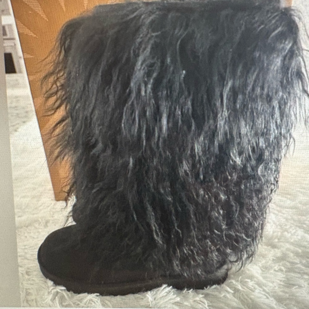 Pre-owned UGG - Limited Edition - Excellent condition, Mongolian Cuff Boots.